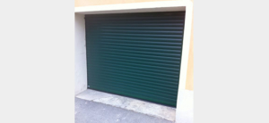 Porte de garage enroulable verte