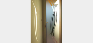 Porte d’entrée vitrée PVC sablée courbes