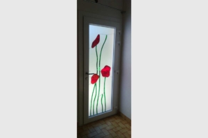 Porte d'entrée vitrée PVC coquelicots