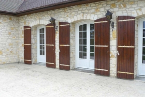 Portes-fenêtres PVC volets bois