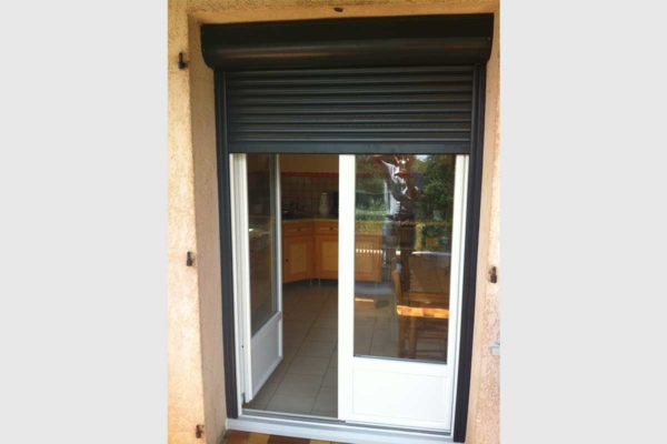 Porte-fenetre PVC et volet roulant | GMA Fenêtres Alès