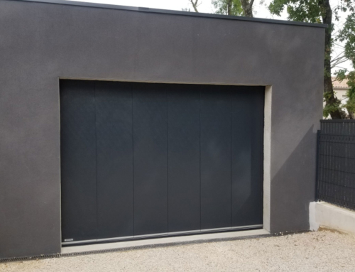 Porte de garage a déplacement latéral