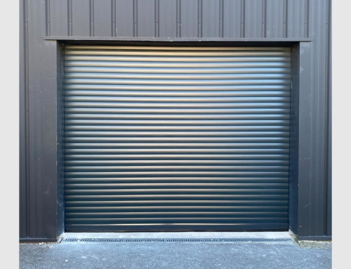 Porte de garage enroulable gris anthracite