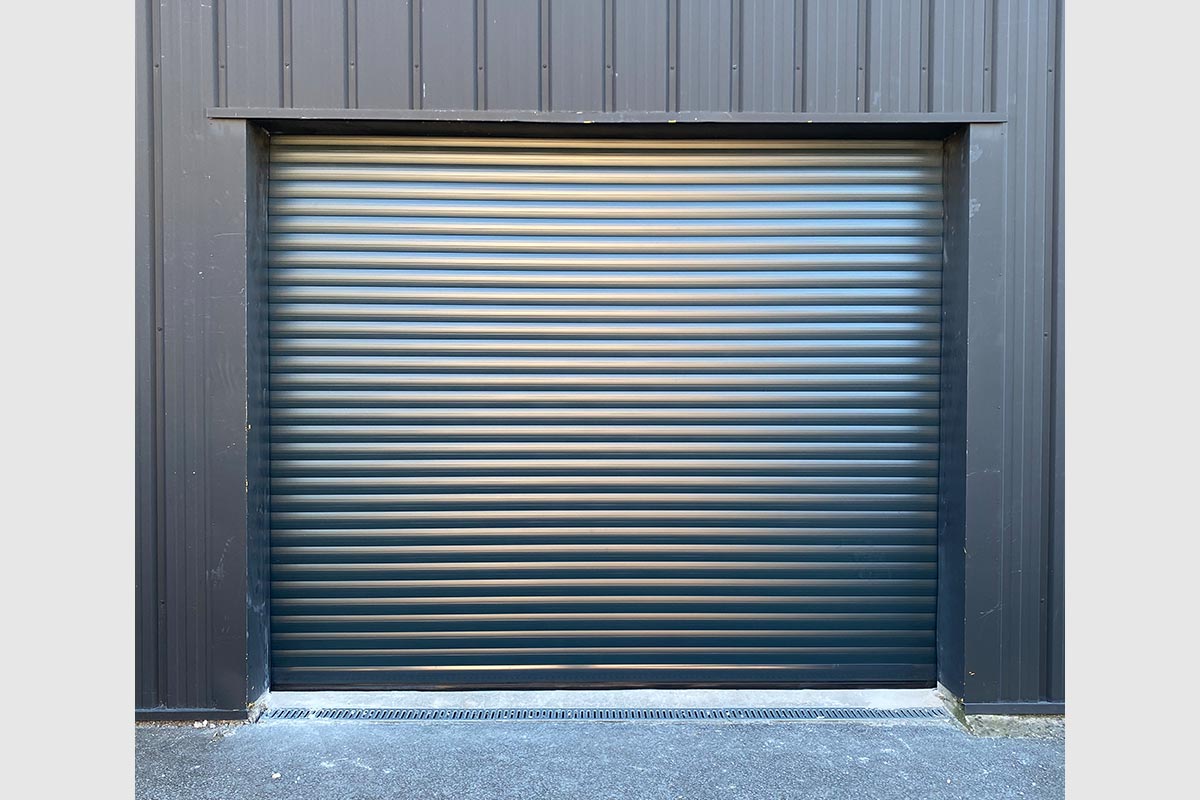 porte-de-garage-enroulable-gris-anthracite