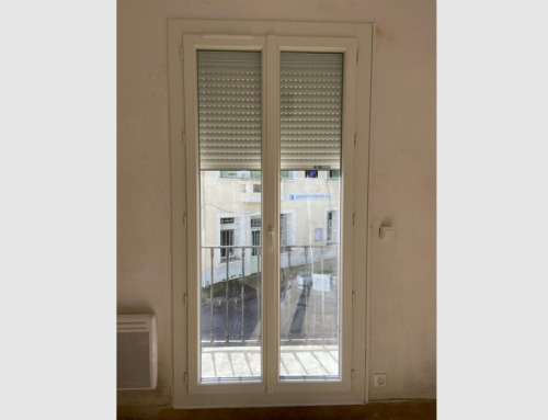 Porte-fenêtre PVC blanc avec volet roulant motorisé