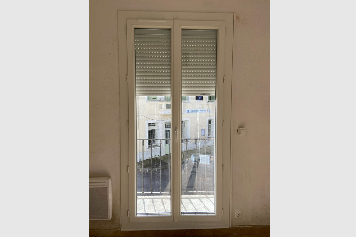 porte-fenetre-pvc-blanc-deux-vantaux