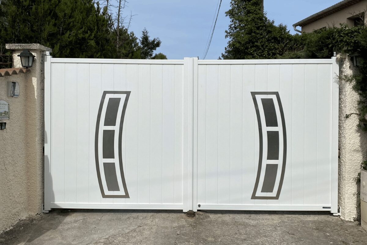 portail battant aluminium blanc