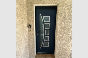 Porte d'entrée bicolore blanche intérieur et 7016 extérieur